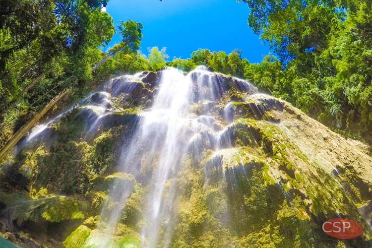 ツマログ滝の美しい景観